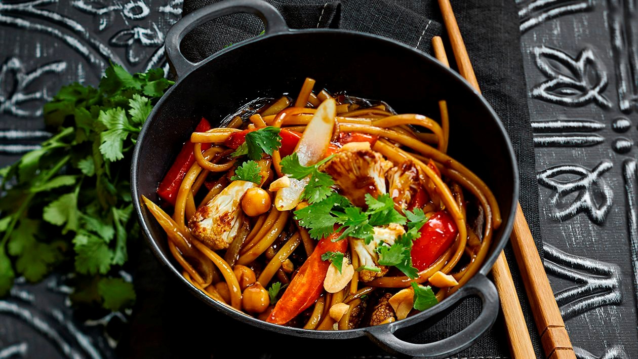 Makaron Asian Noodles z warzywami z woka – - Przepis